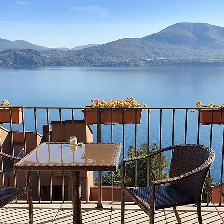 Great With Amazing View Of Lago Maggiore 오게비오